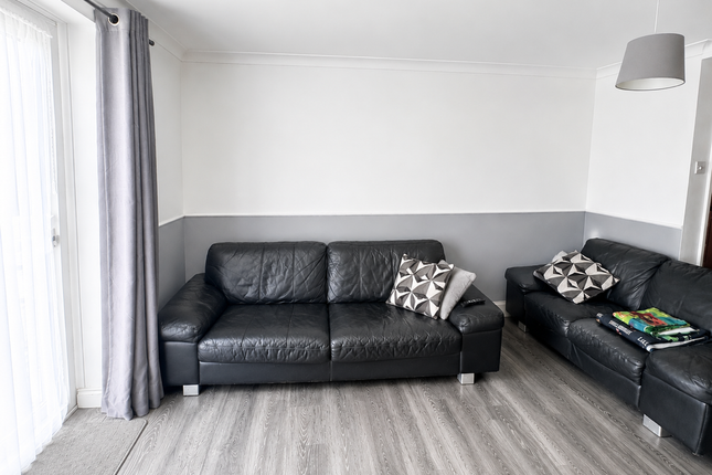 141 Whitefields Road, Waltham Cross photo 3