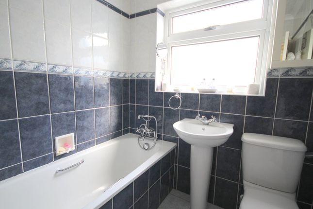 78, Kingsway, Staines-upon-Thames photo 4