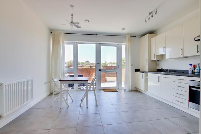 18, Ainslie Place, Lymington photo 4