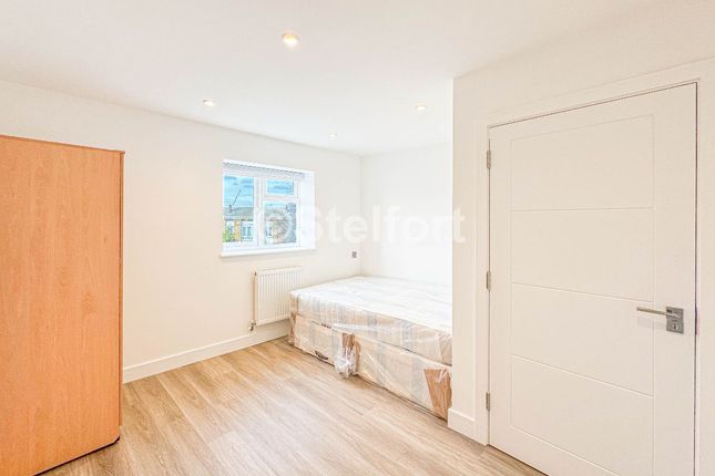 Flat 3, 291-293 Barking Road, London photo 4