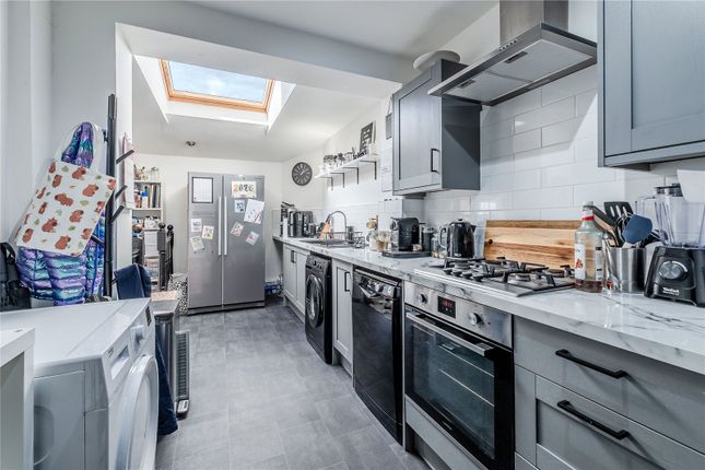 5, Banksfield Avenue, Leeds photo 4