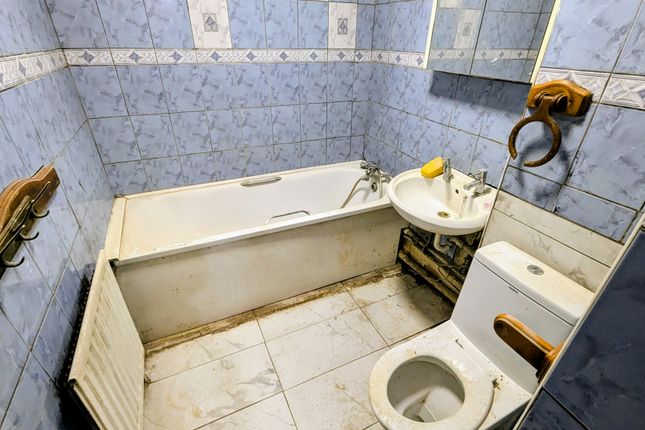 9, Lyndhurst Road, Edmonton photo 4