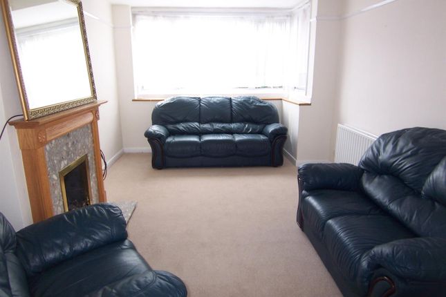 3-bed house on 20, Barnsbury Close, New Malden, £2,300/mo