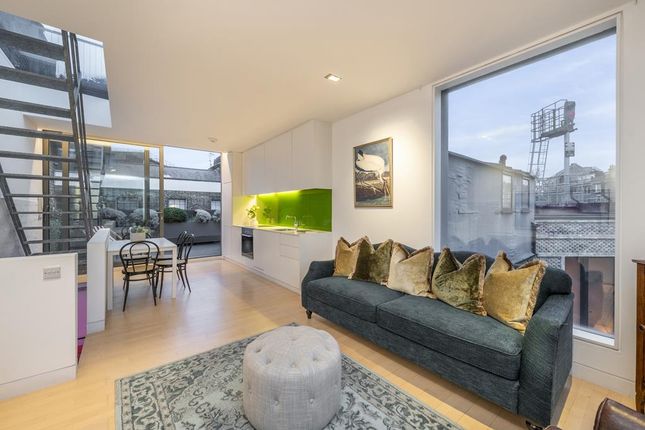 Flat to rent in Park Street, Borough