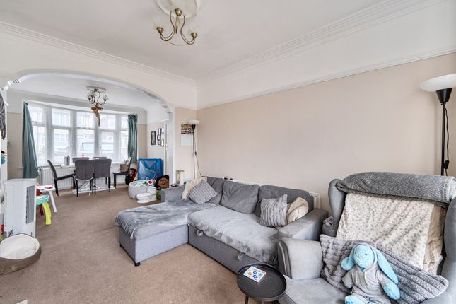 32, Molesey Drive, Sutton photo 2