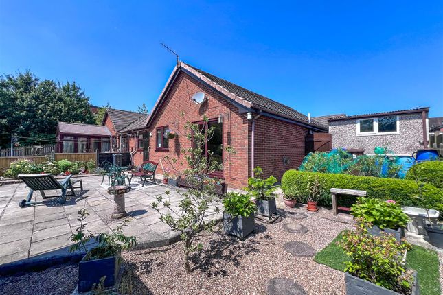 5, Hayes Close, Leek photo 2