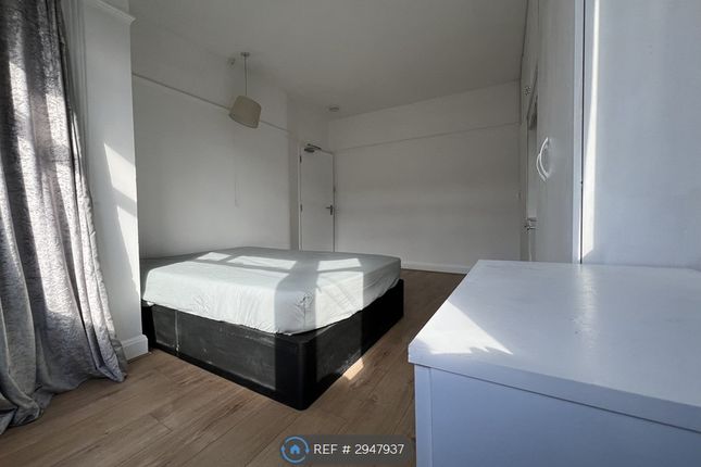 Cavendish Avenue, New Malden photo 3