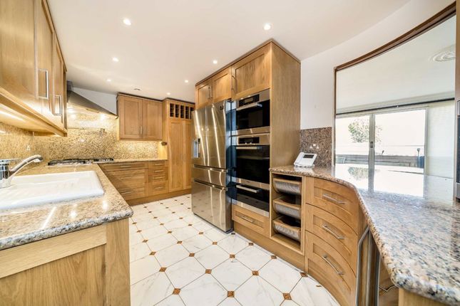 2, Chelsea Crescent, London photo 4