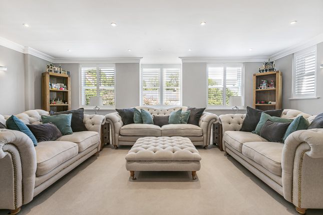 6, High Oaks, Surrey photo 4