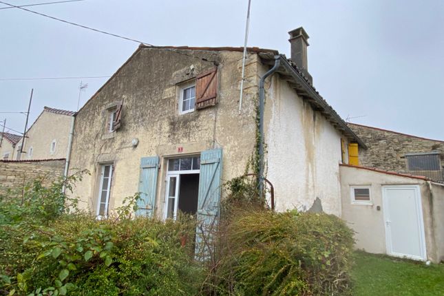 Cottage for sale in Aulnay, Poitou-Charentes, 17470, France