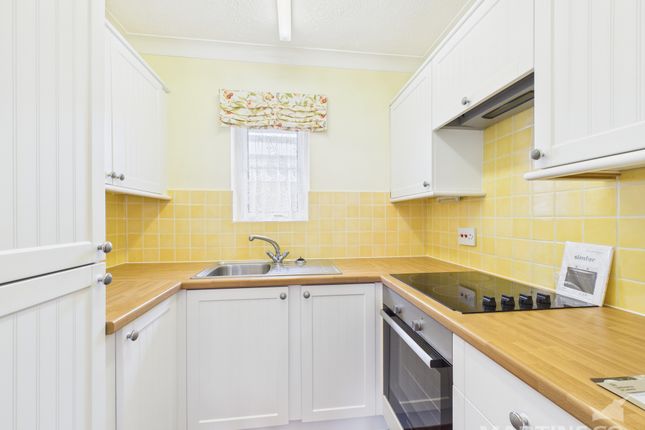 2, Oakland Court, Pagham, Bognor Regis, West Sussex photo 2