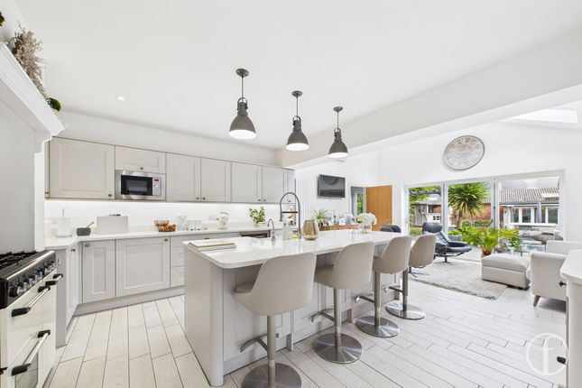373 Hunts Pond Road, Fareham photo 2