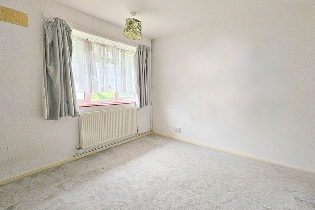 11, Oak Way, Crawley photo 5