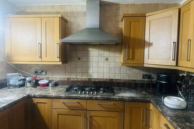 28, Bradgers Hill Road, Luton photo 4