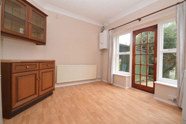 41, Willrose Crescent, London photo 3