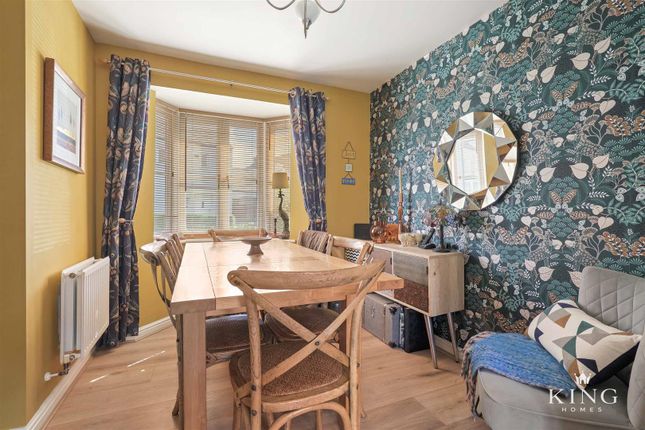 8, Barrie Close, Stratford-Upon-Avon photo 3