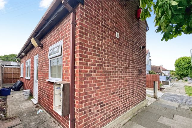 1-bed house on The Annex, 1379, London Road, Leigh-On-Sea, £1,100/mo