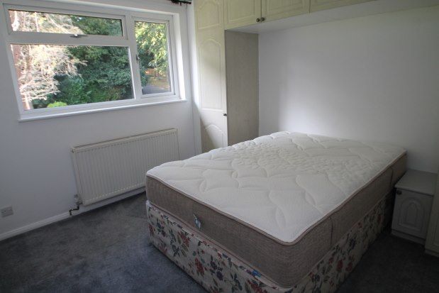 Town house to rent in Oaklands Gardens, Kenley