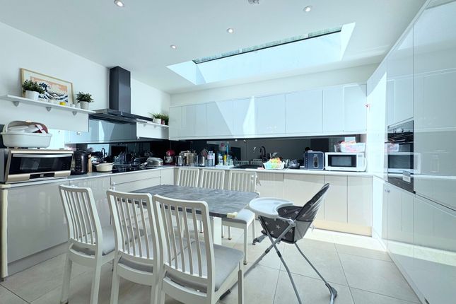 1a Downhurst Avenue, London photo 3