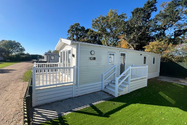2-bed caravan on The Oaks Holiday Park 2025 (Willerby Gainsborough), The Oaks Holiday Park, Chapel Road, Ipswich, £79,995