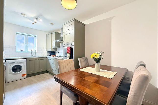10 Wearn Road, Faringdon photo 2