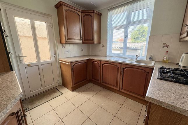 3, Fitzmaurice Avenue, Eastbourne photo 4