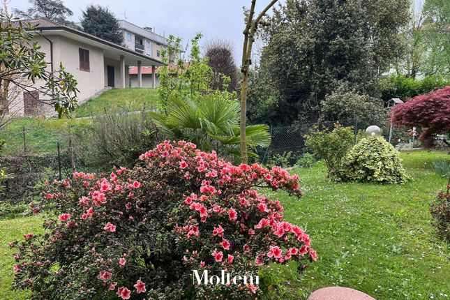 Terraced house for sale in Via Gambate, Olginate, Lecco, Lombardy, Italy