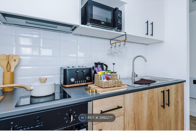 Studio flat on North Road, Preston, £975/mo