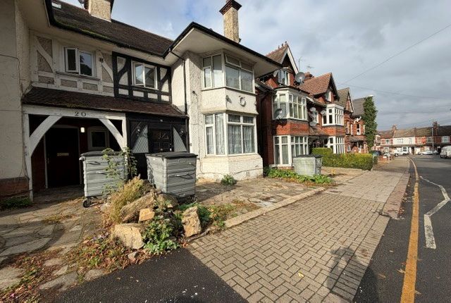 LUTON photo 5