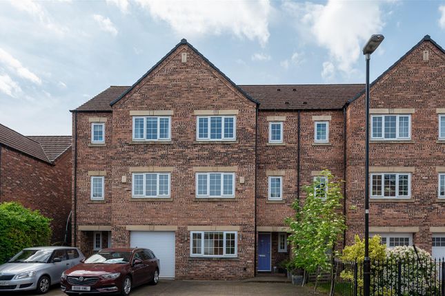 Town house for sale in Academy Drive, Dringhouses, York