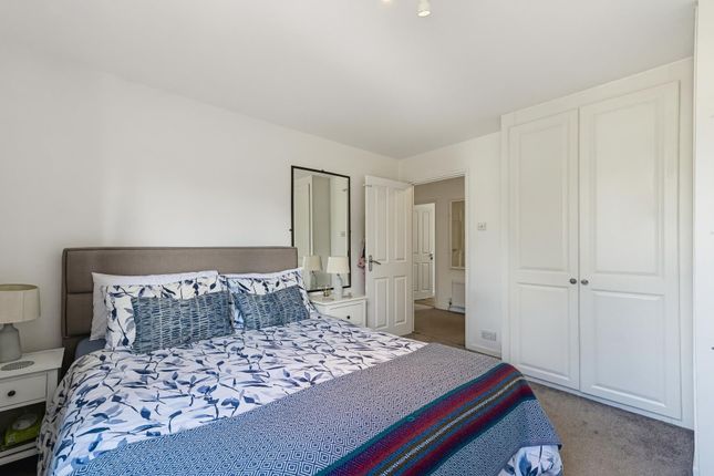 32 Maurice Court, Augustus Close, Brentford photo 4