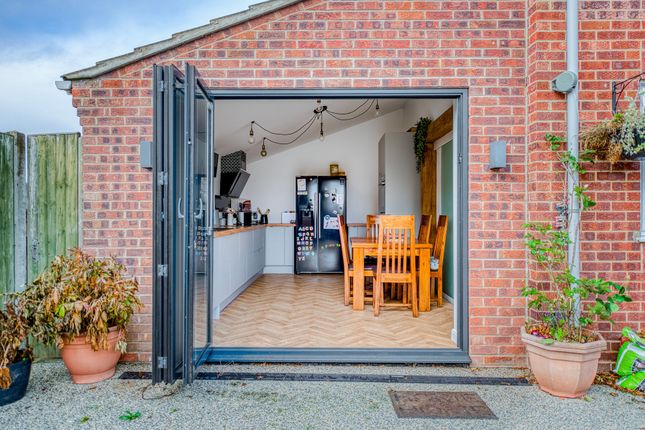 49 Fern Gardens, Great Yarmouth photo 3