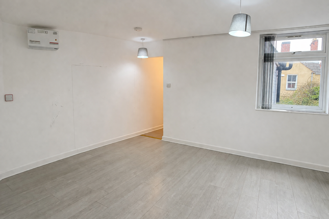 7 Church Avenue, Leicester photo 2