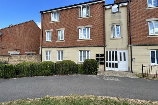 Thumbnail Flat to rent in Kingfisher Avenue, Gillingham