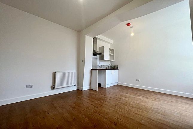 Thumbnail Studio to rent in Kingston Road, Teddington