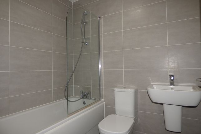 Flat for sale in Waterfront West, Brierley Hill