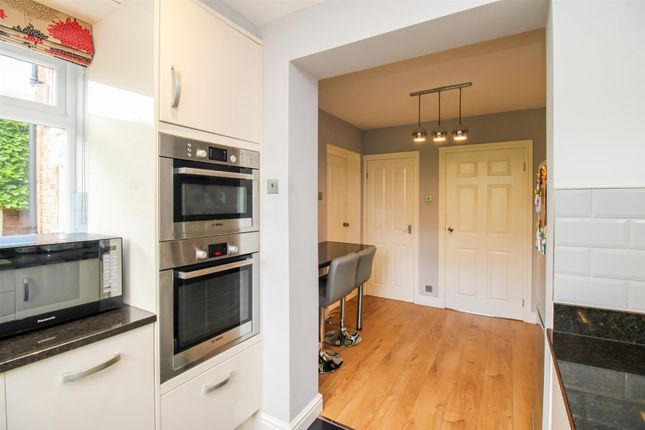 14, Glebe Gate, Dewsbury photo 4