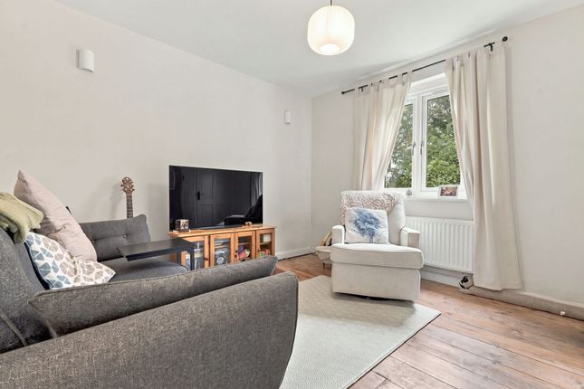 6 Gaping Lane, Hitchin photo 3