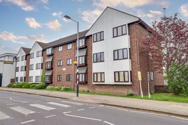 Flat for sale in Leigh Road, Leigh-On-Sea