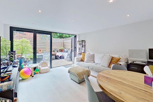 12, Glass Place, Surbiton photo 2