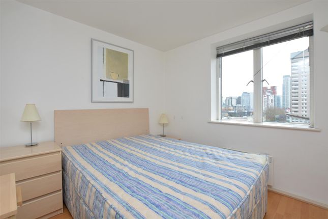58, Seacon Tower, London photo 5