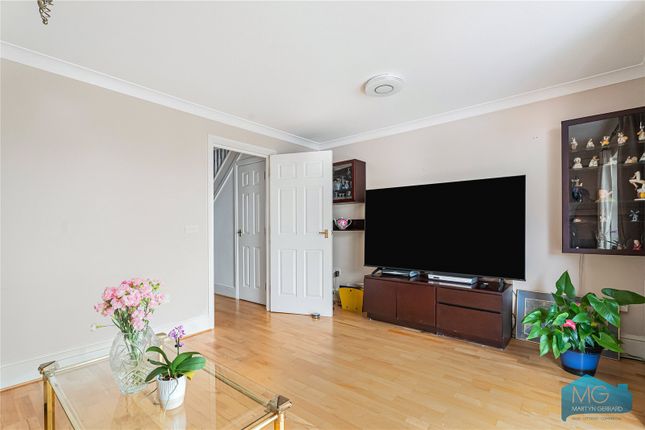 51, Osier Crescent, London photo 4