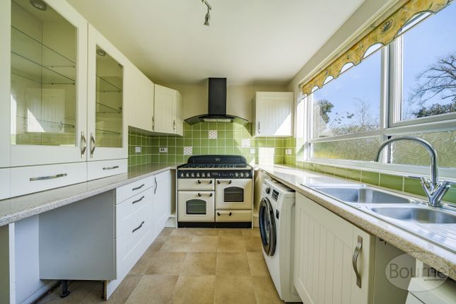 50, The Shimmings, Guildford photo 2