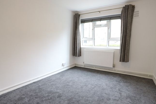 Flat to rent in Leighton Grove, London