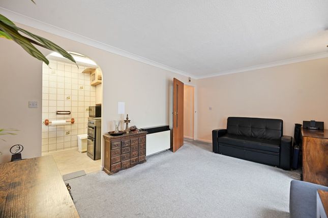 2 Homehayes House, Oakdene Close, Pinner photo 2
