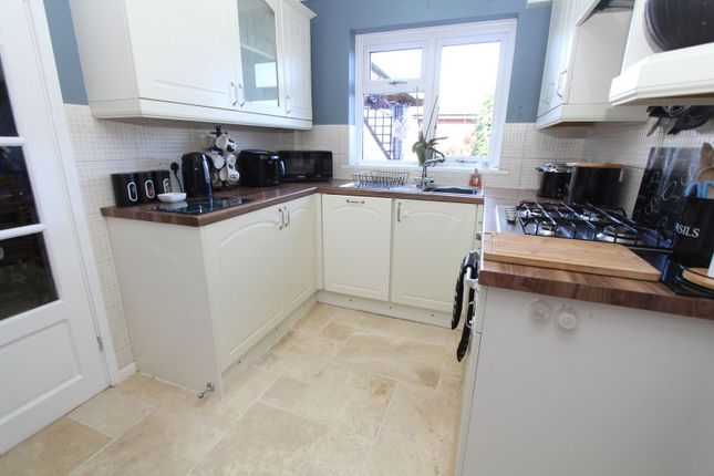 15, Marion Close, Brierley Hill photo 2