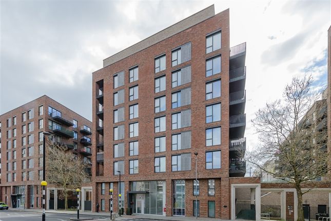 3-bed flat on Regal Walk, Bexleyheath, £271,000