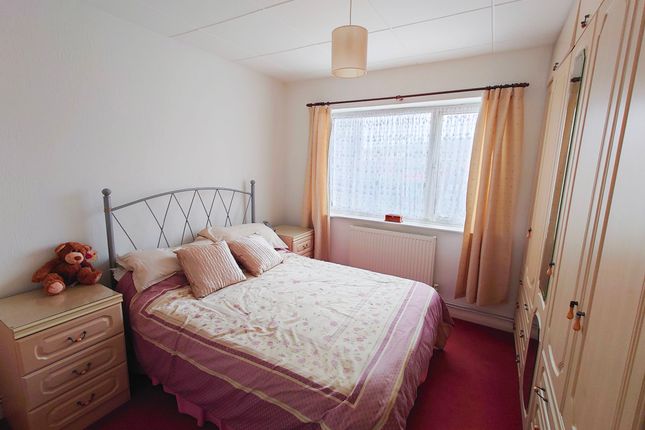 Flat for sale in Gibbon Road, Newhaven