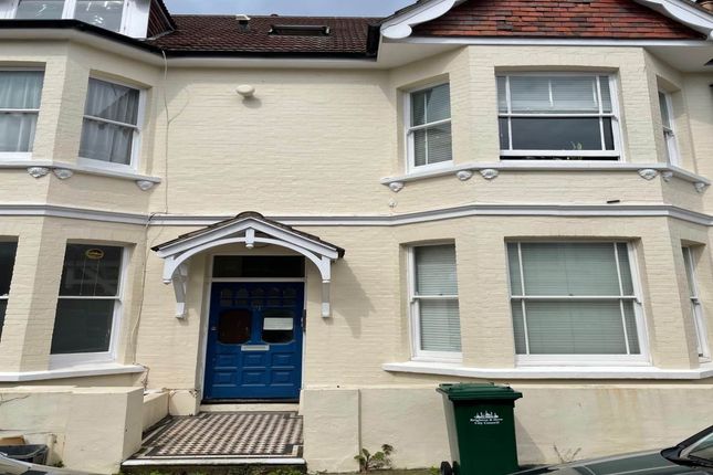 Flat to rent in Granville Road, Hove
