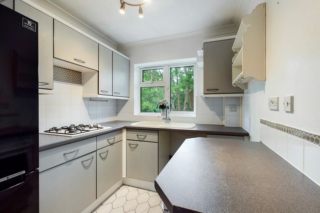 Thumbnail Flat to rent in Evesham Walk, Popley, Basingstoke